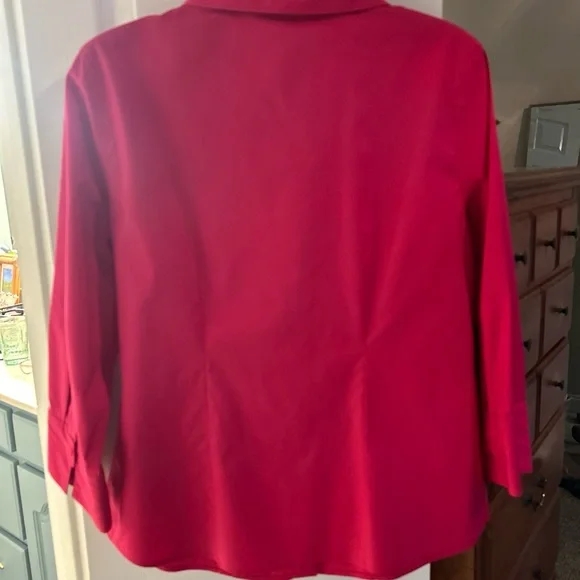 Chico’s No Iron Bright Pink SZ 1/M Button Front Top - Picture 3 of 6